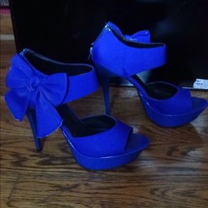 Blue "ankle" heels with bow tie
